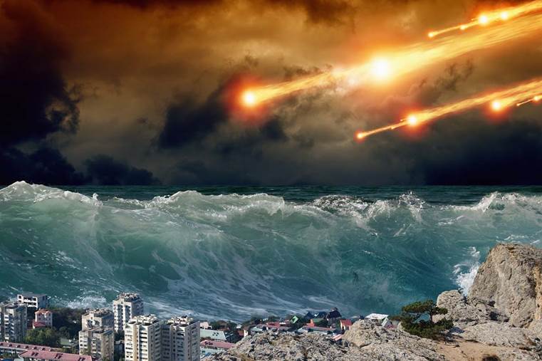 Bolas de fuego del cielo y un tsunami que destruye una ciudad ilustran eventos programados para el fun del mundo