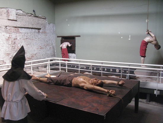 Aparatos de tortura de la Inquisición Católica Romana en Perú.