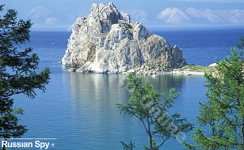 El Lago Baikal, Rusia, es el lago de agua dulce más profundo del mundo.